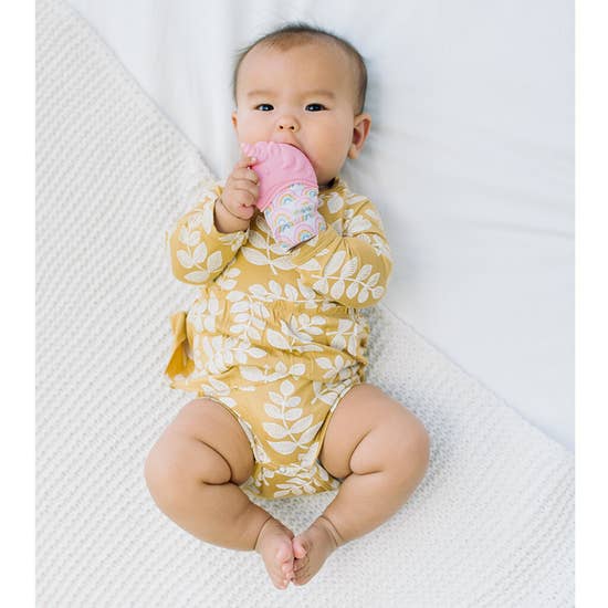 Image of child using Itzy teething Mitt